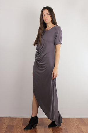 Tee shirt maxi dress with side slit and ruching, in dusty plum. Image 4