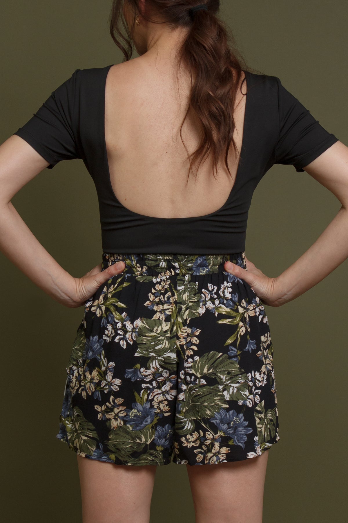 Tropical print shorts with drawstring waist, in black multi. Image 16